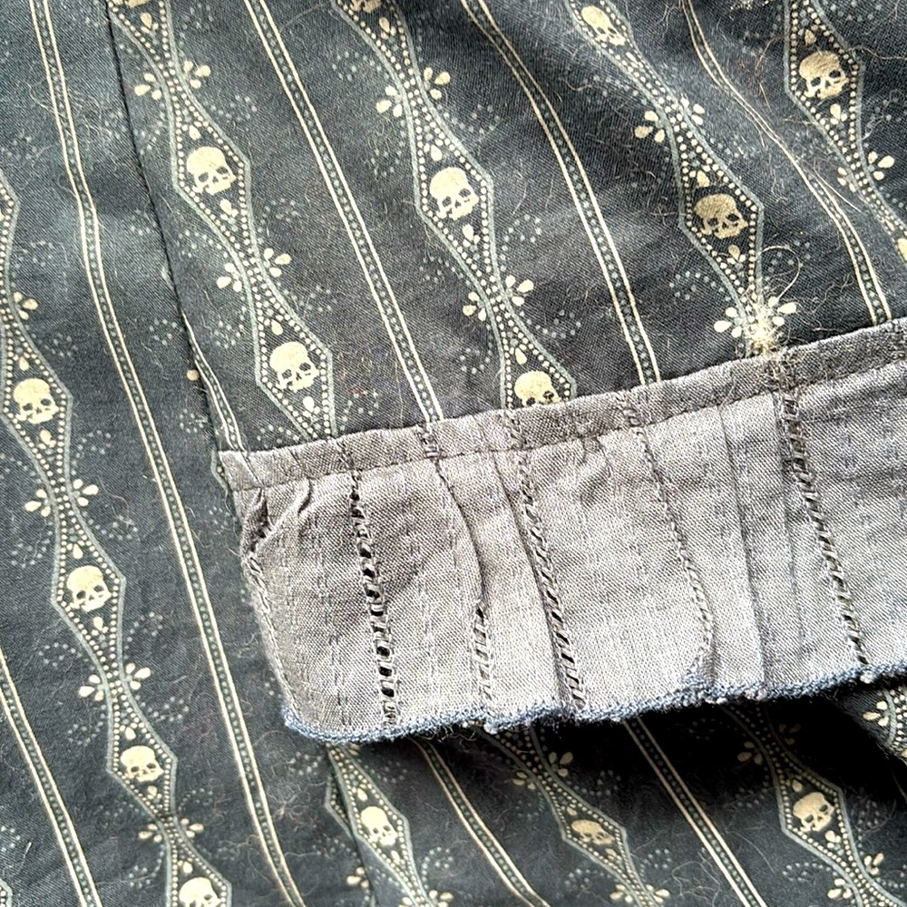 Skull & Ruffle skirt - Picture 2 of 7